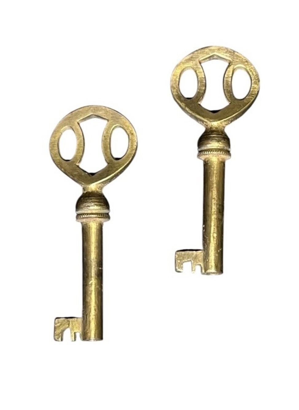 Antique Brass Skeleton Key Solid Barrel Unique Head 2.75 inch Lot Of 2 Keys
